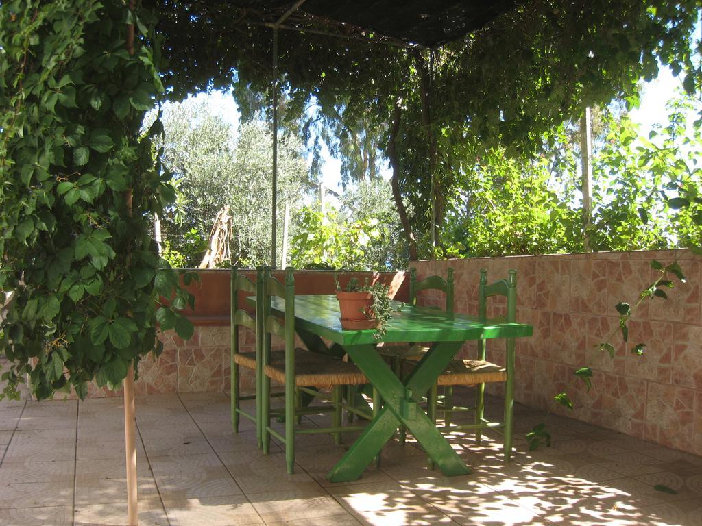 Casa Bianca Rais Gerbi Apartment Finale Екстериор снимка